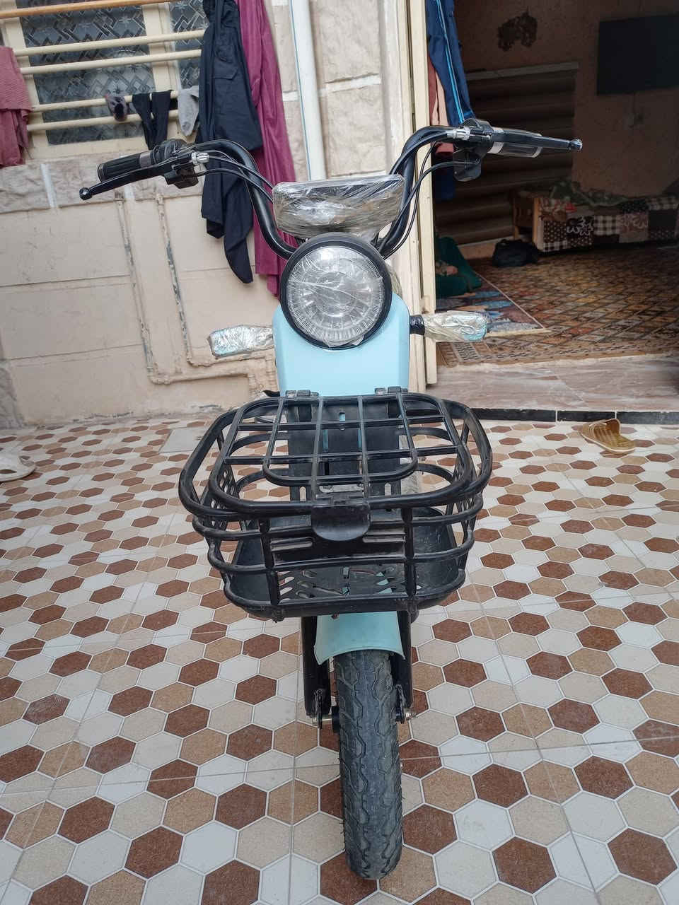 السلام عليكم مطور شحن حجم 14تخم تاير باتريات جديده نضيف كلش السعر 275 وبي مجال مكان ديالئ المقداديه رقم ***********
