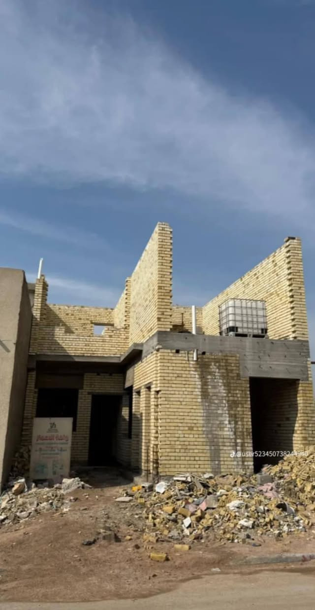 نقدم لكم تحفه معماريه 💥
🔰هيكل  بمساحه 165
في مدينة الاندلس السكنية في البصره 
ابداع شركة عنصر التكوين حيث الجودة هي الأساس والتفاصيل هي الشقف 
أبدا حياتك الجديده في مكان يعكس ذوقك االراقي ✅
⬅️دار للبيع (هيكل165متر مربع  )
↩️ الفئه طابوق اصفر درجه اولى 
↩️الطابق الثاني واصل للسقف وتوقف البناء 
⬅️السعر 160وبي محال للشراي 
♦️♦️للعلم بناء الدار تحت إشراف  شركه ومهندسين خبره أرضية الدار (رفت )وليست شريطي 
⬅️الموقع بصره  إحدى دور مدينة الاندلس السكنية 
📞للاستفسار اكثر عن هذا العرض تواصل مباشرتا معنا ع هذا الرقم وتدلل 
***********
