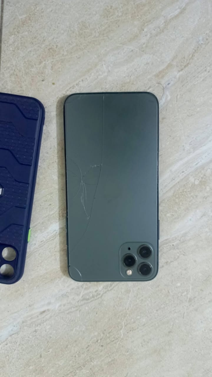 سلام عليكم ايفون ١١ برو ماكس 
دبل شريحه يصير بس مخليله مال بيت مال تك شريحه اذا تخليه دبل يصير 
النظافة كدامك 
مبدل شاشه وبطاريه فيس ايدي واكف 
ذاكرته ٢٥٦ 
بطاريه ١٠٠٪ 
الجهاز كله شغال نت اتصال كامرات 
السعر ٢١٠ 
مكاني بغداد 
الرقم ‏‪***********‬‏
