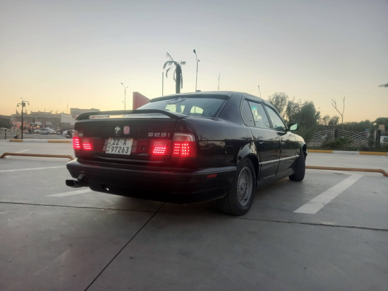 للبيع موديل 1993 525iA
محرك مسكر فانوس بشرط لا بخار ولا تنقيص 
كير اوتو بلادي zf بشرط  أكسل خفيف جام كهربائي
 فتحة سقف لايت سوار زينون سكنات كريستال جدد ويل خلية وتايرات نظيفة  تبريد نقص غاز فقط كهربائيات كلها شغالة رقم اربيل الجديد السنوية بإسمي تريد تحويل تريد وكالة #السعر ٦٨$ 
رقمي / ***********
