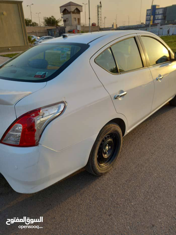 نيسان صني مصري رقم أربيل انكليزي 
مديل ٢٥
كفاله كير محرك 
ماشيه ٦٠٠٠ قابل للزيادة 
محرك 1500
5راكب 
تبريد قطعتين 
ارباك عدد 2
ارضيه والصندوك مدوشمه جلد خياط 
الكشنات دوشمه تلبيسه 
شاشه بلاد +كامره خلفيه 
والتفاصيل اتصل على *********** البصرة, العراق
