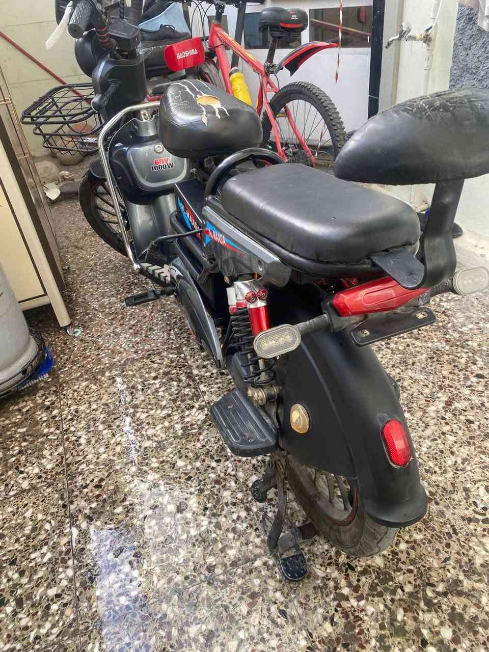 السلام عليكم
دراجة مستعملة للبيع
موديل 2024
السعر ٤٠٠ الف وبيها مجال
للاستفسار الاتصال على الماسنجر او على الرقم *********** واتساب
