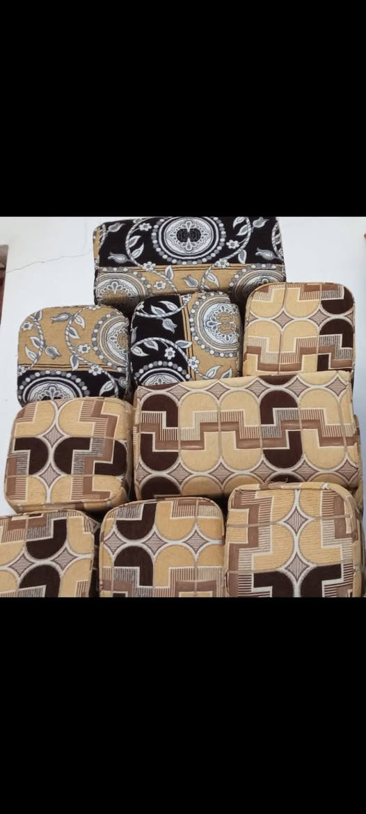 ديوان    نضيف ومستخدم قليل 7امتار
السعر 350.وبي مجال 
الشراي ***********
