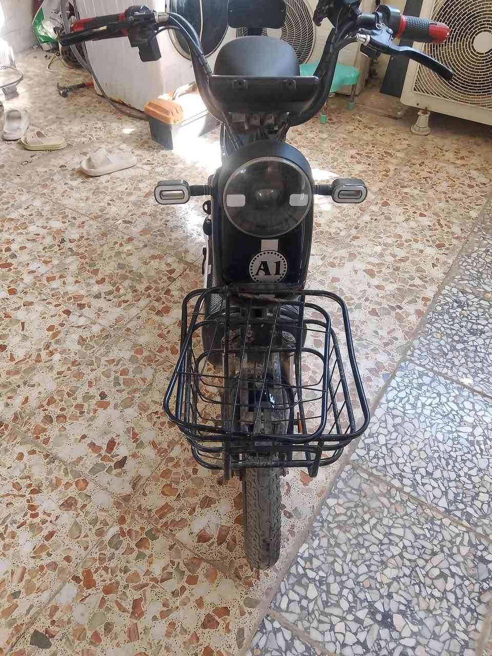 السلام عليكم: دراجة كهربائيه حجم14جديدة ما مفتوحة 🛑 المكان بغداد مدينة الصدر رقم  الهاتف ***********السعر225
