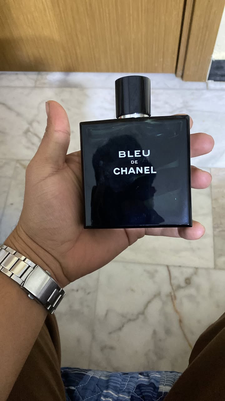 عطر بلو شانيل
للبيع مستخدم منة ٥ مل 
سعر ٩٠ الف
***********
