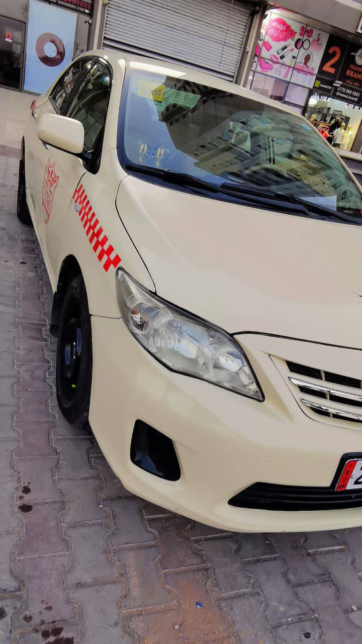 سڵاو برادەران   تۆیۆتا کڕۆلا تەکسی 
مۆدێل 2013   بیلاد زەرد بیلاد تۆماتیک 
مەکینە گەورە بیلاد
سەنوی و شتی نوێیە بەناوی خۆمانە زۆر جاهیزە سەیارەی ناو ئیشە  چرەی تێدا نیە
تاخم تایە نوێ کامل کامل مەزبوتە 
دووپارچەو دوو سێ جێ تەعدیلی هەیە 
ژمارەی خاوەنیم داناوە  هی من نیە
*********** أربيل, العراق
