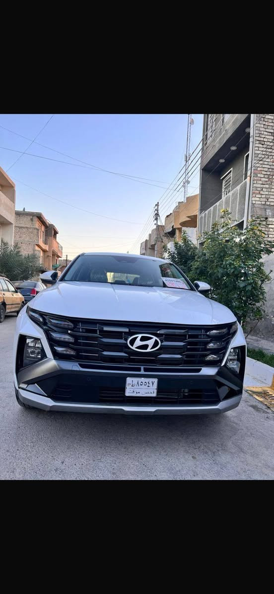 *توكسان موديل ٢٠٢٥                                        وارد أمريكي السيارة استيراد خاص باسمي بدون اي تبديل فقط صبغ مقدار شبر في البنيد وشبر في باب السائق والجاملغ الخلفي اعلى قبق  البنزين اثر احتكاك ماشية ١٦٥٠٠  الف كيلو متر للأستفسار الاتصال رقم الهاتف *********** *
