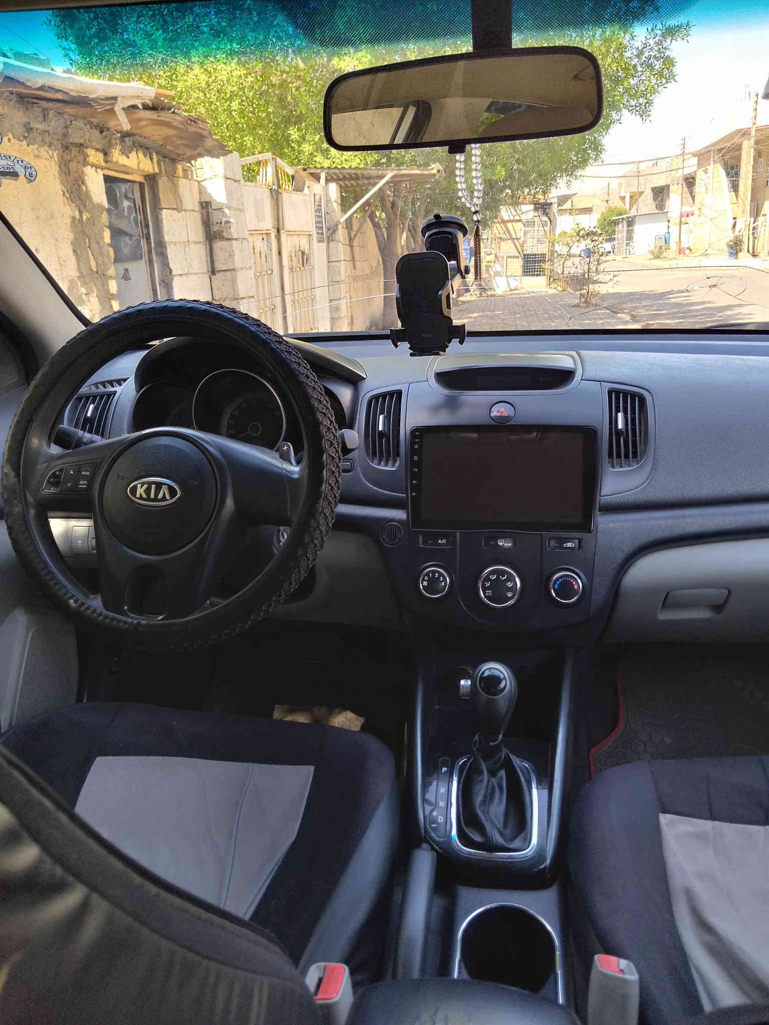 السلام عليكم سيراتو للبيع موديل 12بأسمي سنويه لغايه 28السياره ويل كب شاشه وكامره اشاير بالمري مكينه جديده بيهه چاملغ وحافه البنيد بيهن صبغ وبيهه طخات بسيطه للامانه مكان السياره بغداد جسر ديالى السعر 105رقم الهاتف *********** اخوان المو شراي لا يتصل ولا يعلق لان السياره صارف عليها..
