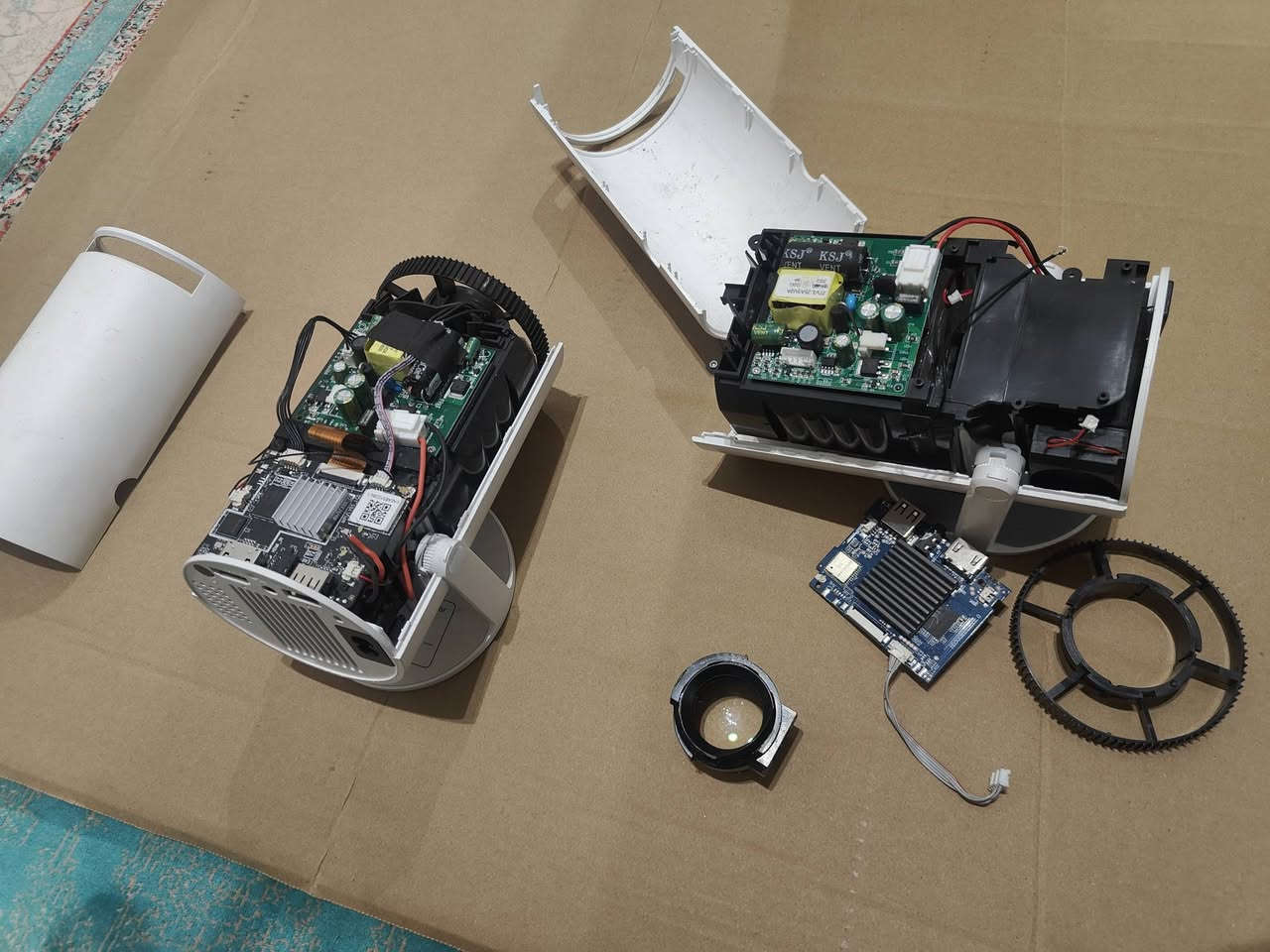 سلام عليكم
قطعتين قطعه بدون شاشه 
وقطعه ثاني كامله شاشتها وغراضها ما مستخدمه بيها عيب بل النظام ما تشتغل  
اثنينهن فحم ب17 مع توصيل


**إذا كنت صاحب هذا الإعلان وتريد حذفه لأي سبب، رجاءا أرسل رسالة إلى الدعم الفني**