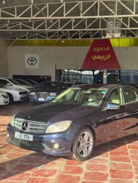 مرسيدس w204 2010  C300  سياره حلوه ونضيفه مكينه كير حداديه اماميه خلفي...