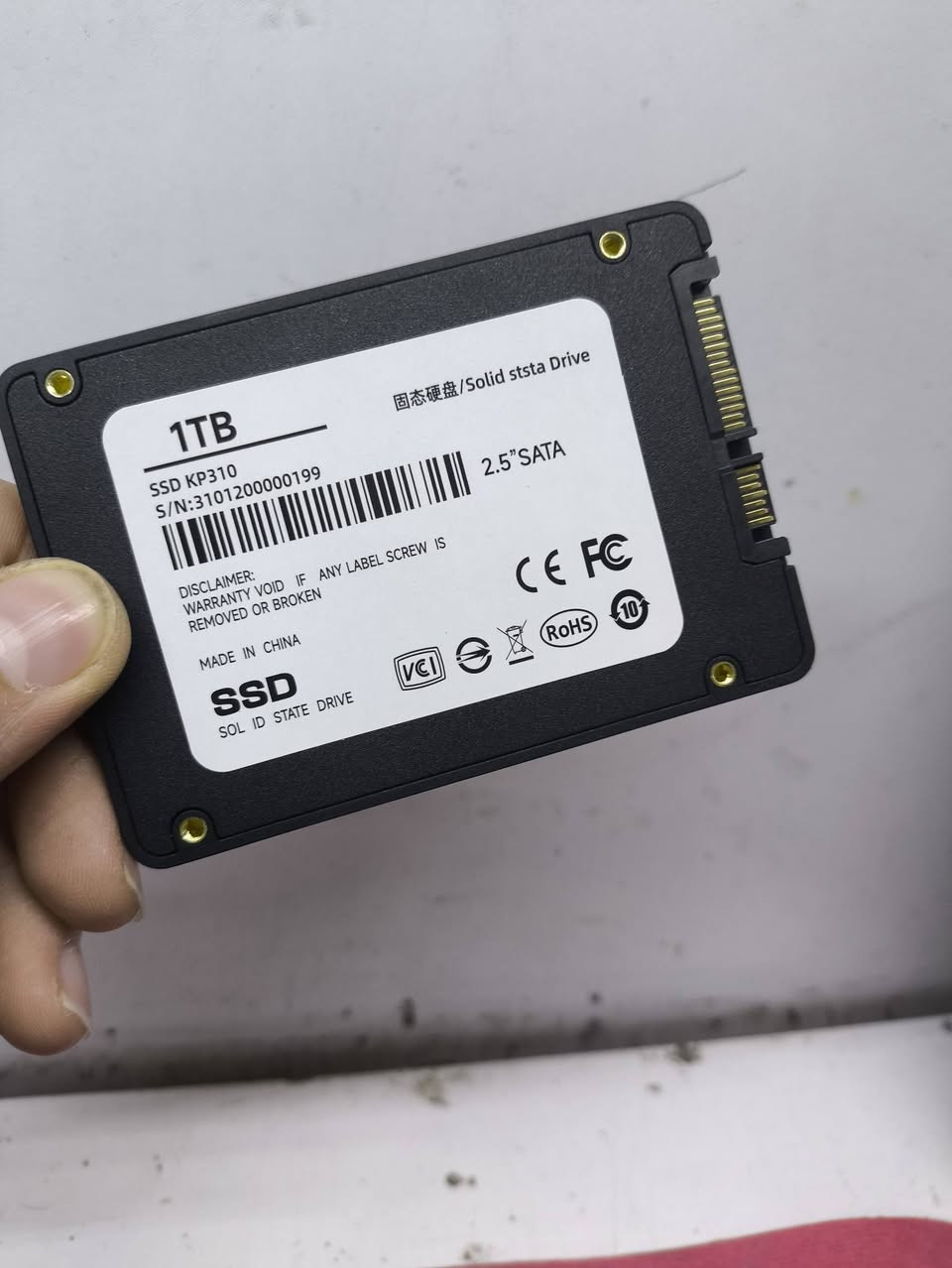 فرصة للبيع – SSD أصلي بسعر قوي 🔥
متوفر SSD لابتوبات وديسكتوب مسحوبات من أجهزة جديدة وشغالة 100٪
💾 المتوفر:
Kingston A400 960GB SATA SSD — سعة 960GB
Crucial MX500 2TB SATA SSD — سعة 2TB
Kingston KP310 1TB SATA SSD — سعة 1TB
⚡ المميزات:
✔ سرعة عالية توصل تقريباً 5000-5600MB/s
✔ يسرّع اللابتوب بشكل كبير
✔ مناسب للألعاب والبرامج الثقيلة
✔ يركب على أغلب اللابتوبات والديسكتوبات
📦 الحالة: نظيف جداً ومفحوص 100٪
الاستفسار ع واتساب ***********
