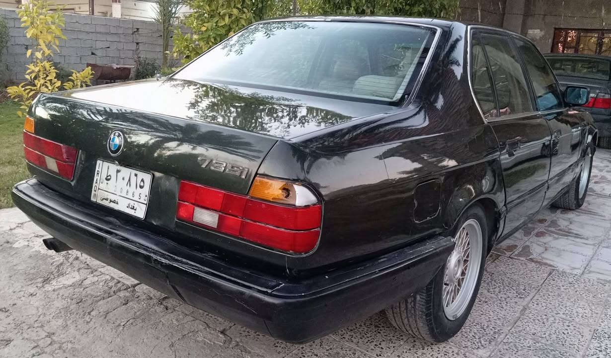 سلام عليكم 
بي ام 735 مفتوح 
موديل 1992
رقم بغداد مشروع وطني 
مصبوغ عام جماليه 
بدون خياس 
كير ومحرك بلاد 
 تبريد شغال 
كشنات كهرباء
ويل خليه تخم تاير جديد
بجم عريض 
السعر 34وبيهه مجال 
المكان بابل المسيب 
الاتصال ***********
