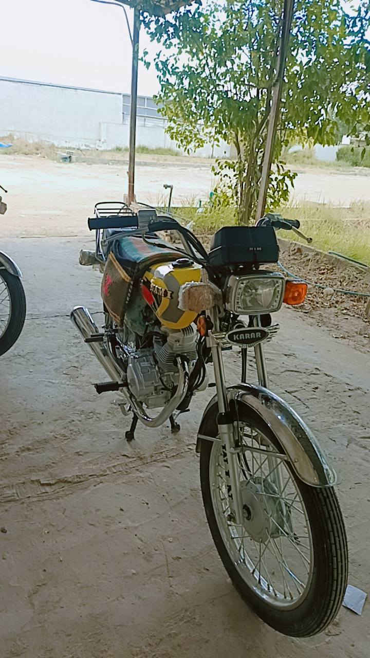 السلام عليكم.. دراجة للبيع 🏍️
​✨ سكنر موديل 2026 ✨
​🔹 التفاصيل:
شاهد الله مجرد روح بيها لدوام وجي، دراجة بعدها بلايلونها. 😍
نوع الدراجة مو "نامل" من هاي الي هسه يبيعون بيهن باب طويريج (إذا شلت واحد وياك تكوم تعلس)! ❌
​🔹 المواصفات:
هاي الدراجة العدي من بعد الايراني (شيال زغير والبوري الرفيع) 💪🔥
والدراجة كلشي مابيها، تجي تفحص وتاخذ. ✅
​💰 السعر: 800 ألف
📍 العنوان: كربله - الحر
📞 رقم الهاتف: ***********
