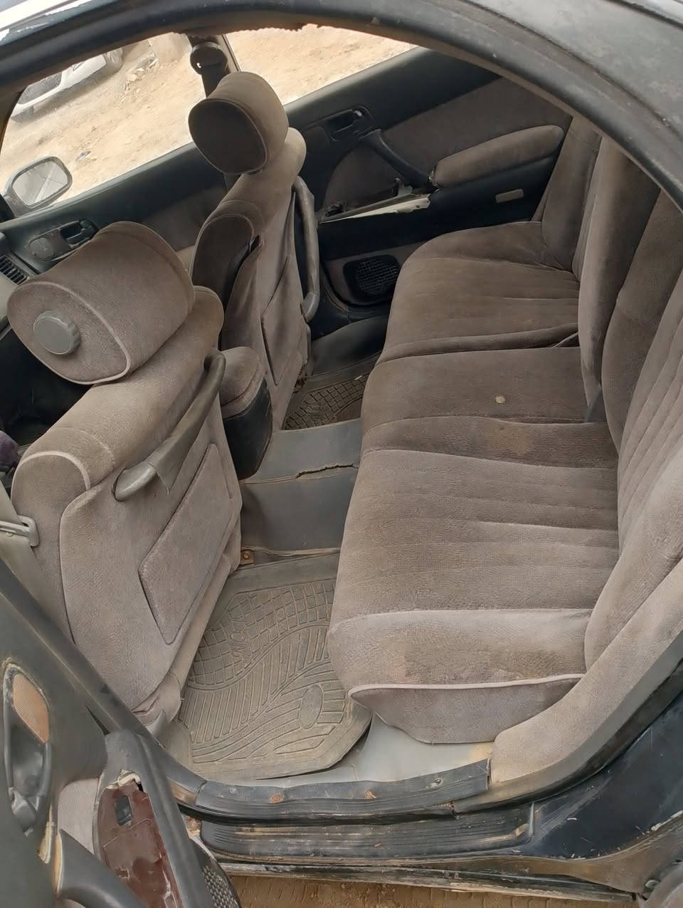 السلام عليكم سياره نوع ماجسته موديل 92 سياره وكاله عامه تحويل مباشر اللي يعجبك راعيها موجود كفاله السياره السعر 35 وبيها مجال  ومراوس حسب القناعه بتاكسي نظيف ***********
