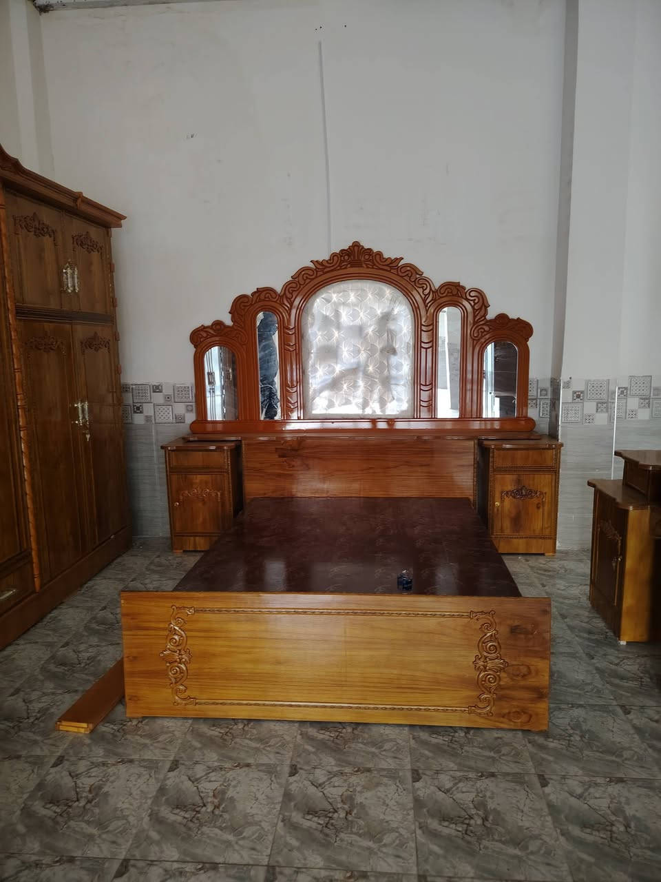 عرض ناار 💥... 149 الف فقط
#أقساط وبدون #مقدمه تأخذ اول شهر ابلاااش 
غرفة اخشاب من الدرجة الاقتصادية متكون من 
💥كنتور ٥ أبواب طابقين
💥 ميز مراية تاج
💥جربايه تاج
💥 زاوية بأرتفاع الكنتور
.......
هذا العرض يتميز بهديتين الأولى طابورية
والأخرى فرشة للعريس
.....
للاستفسار الاتصال على الرقم..
***********
