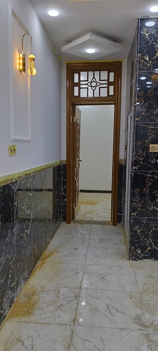 دار  للبيع 100م طابقين حي الجامعة بناء حديث شارع 10 مقابل عاصمه الثقافة 
يحتوي على 3غرف نوم وصالتين وصحيات داخليه وخارجيه  ومطبخ واستقبال 

الارضيه مرمر واجهة بورسلين سقوف جمس بورد  الماء الكهرباء المجاري درجه اولى سطح اشتايكر 

__العنوان /النجف الاشرف _حي العدالة _شارع المستوصف 
 
نستقبل جميع العروض التجارية في كافه احياء النجف اداره مكتب الميار للعقار 

🟨للاستفسار الاتصال على الرقم التالي او مراسلة الصفحة 
 
📞 عباس الجنابي ***********
