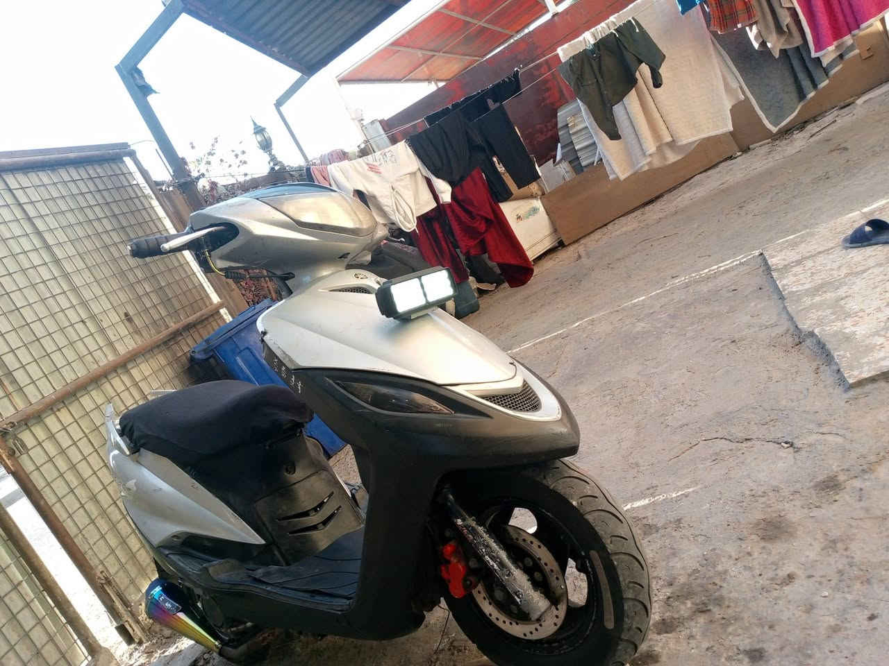 سلام عليكم دراجه ثعلب لبيع ياباني شغاله نص نكره سلف وهندر وكهرباءيتها كلها شغاله كامله وكفراتها بلاديه مختمه وتأيراتها جدد وكابريتر بلادي نطيف مامفتوح ابد بلاد بيها صالنصه رياضيه تخبل ودراجه جديده جاهزه نقصها بس باتري هابض مكاني بشارع فلسطين رقمي ***********متواجد وتساب ورصيد السعر 290بيها مجال لشراي
