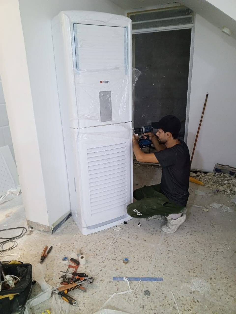 🌹لسنا الوحيدون ولكننا الافضل🌹
💎وجودكم في صفحتنا يزيدها تميزا ✨
#اسعد_الله_اوقاتكم_بكل_خير _متابعينا_الاعزاء
👍👍لسنا الوحيدون و لكن  عملنا يتكلم .
💢 يعنى عندك صيانة أو تنظيف لا تحتار   سبلتك مابي برودة🥶 لا تحتار🤔 سبلتك دفع الهواء ضعيف🤔 لا تحتار، إتصل بينا 📞 و راح نجيك لباب بيتك .. 
   ماعليك فقط الاتصال بمركز خدمة العملاء  ☎️ورشة حسين الهندسيه 
***********
***********
***********
...أو مراسلة الصفحة
🟥  تنظيف موقعي  لجميع الدوائر والشركات مع الضمان 👍💪 سمعتنا 
🟥 صيانة - شحن غاز إيطالي مع الضمان - نصب - غسل عمل فاكيوم .. 
💬 فـي حال عدم اتصالنا بكم يرجى ابلاغنا بالامر او مراسلة 
📩 للاستفسار يرجـى مراسلة الصفحة ا
