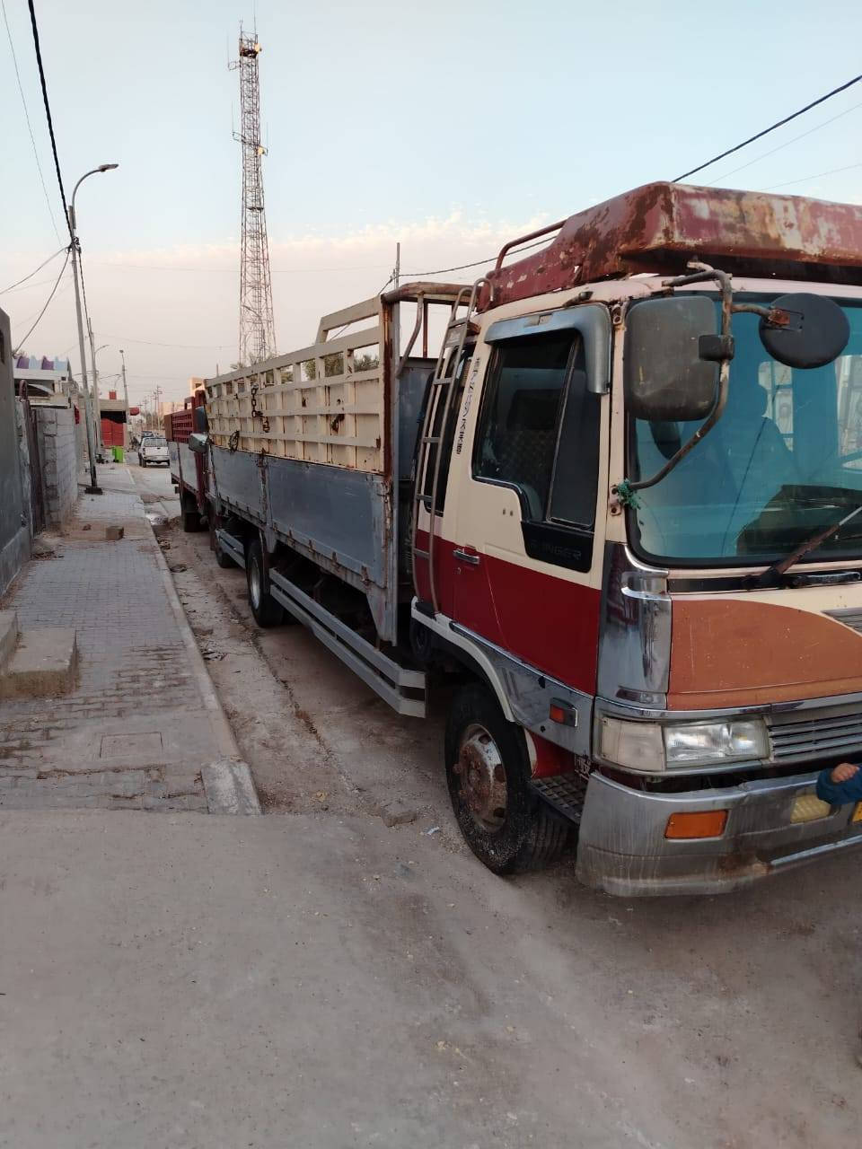 هينو طيره 70 سوبر 6 وربع مطوله باسمي مشروع وطني رقم. بصره وبيهه صوت بالمحرك.... ***********
