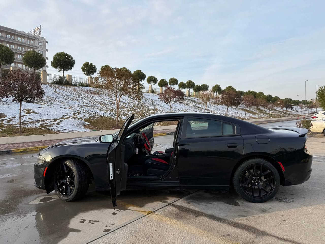 دۆج جارجر 
مۆدێل ٢٠١٨
مواسەفات SXT 
ماشیە ١٠٠ الف ميل / بدون ارباگ / شاشە کبیر / گير ماوس / محرک ٦ سلندر  ٣٦٠٠ / ویل اس ئارتی / کشنات شاموا /فوليوم سوكان/ كاميرا حساس /تلفون سوكان /سپورت /لايت زينون اصلى/ زور پاك و ته ميز و جوان مالى دوسته گيرو مه كينه به شه رت ده عمى نييه ،،
ا قتع کلێر امریکا بدون دواخل 
شوين /ناو شارى سليمانى 

*********** السليمانية, العراق
