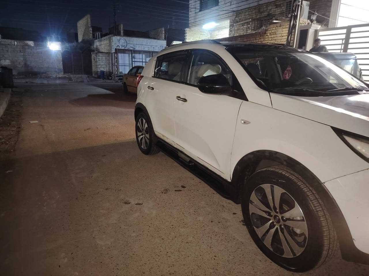 كيه سبورتج موديل 2013 فول مواصفات سياره جاهزه مكينه كير حداديه خيرمن الله تخم تاير سياره جاهزه مابيهه اي نقص سياره متجايه على صفحه وحده وراعيهه مسافر اكفلهه عشاير ودوله السعر 70 وبيهه مجال حك الجيه الرقم ***********
