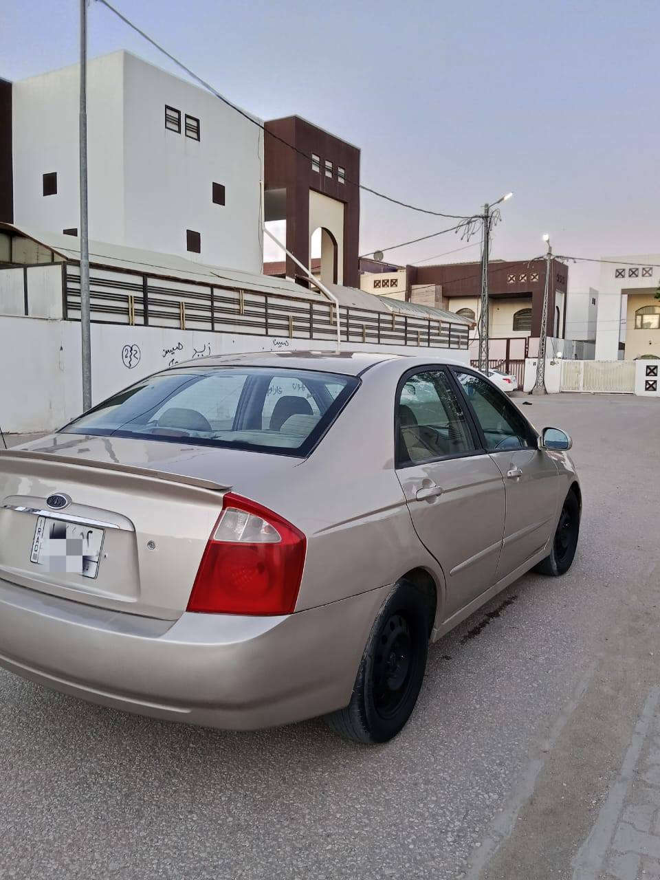 سلام عليكم للبيع سبكترة موديل 2005  كير عادي مكينة 2000جديدة كير محرك حدادية جدد تخم تاير جديدكهربايات كلهة شغالة مكفولة من الضربة رش جمالية اثر جراد سنوية ماصاقطة رقم ذيقار بسم ابن عمي السيارة جاهزة مانقصهة برغي السعر 63 وبيهة مجال مكاني نجف رقم الموبايل ***********
