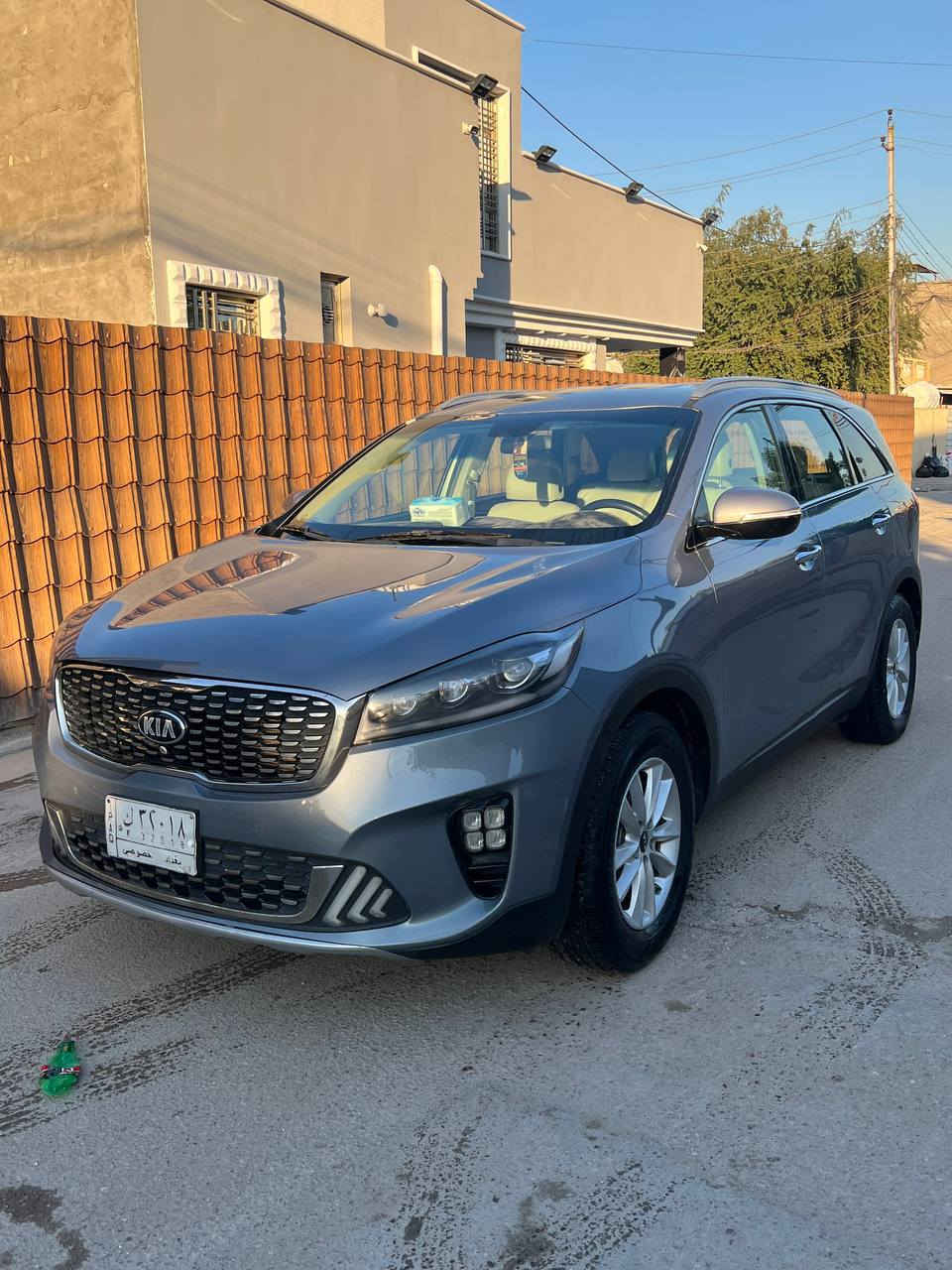 السلام عليكم
سورنتو 2020
 وارد امريكي للبيع 
رقم بغداد بأسمي تحويل ثاني يوم
الضرر: جاملغ جهة الايمن ومعمر نفسة وبيهة بارد شبرين و موضح بلصور
مواصفات
1-شاشة
2-اربع وضعيات قيادة(SPORT/ECO/COMFORT/SMART)
3-شاشة اعطال
4-فول تحكمات ستيرن
5-سايد بريك رجل
6-السيارة تو ويل المرغوب
7-اشاير بالمري
8- السيارة 7 راكب
9-قطعتين تبريد
10-السيارة 6 سلندر GDI
11-وارد امريك
12-كير ومحرك مكفولات
مكان السيارة بغداد /الزعفرانية
الاتصال *********** بي واتساب
