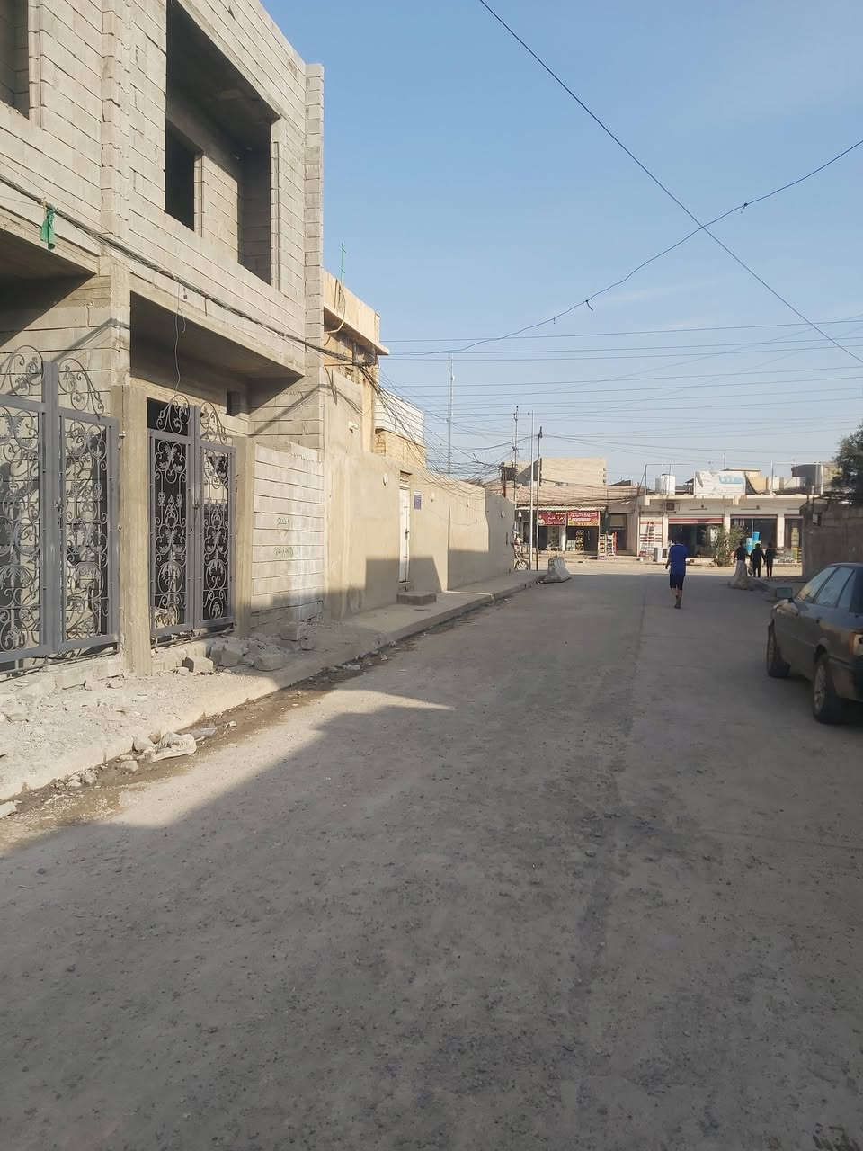 دارين للبيع حي الانتصار شارع ٣٠ قرب أسواق حسام طابق ونص مساحت الدار الواحد ٥٥ متر واقع حال ٦٨ متر غرفتين نوم استقبال مشتملات مطبخ سند طابو الزهور شرط التحويل سعر الهيكل الواحد ٤٤ مليون وبي مجال الاستفسار مكتب ابو صفوان للعقار الاتصال على الرقم ***********......***********.......
