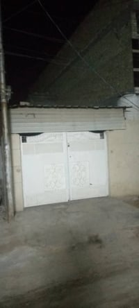 دار للبيع • ١٠٠م • زراعي