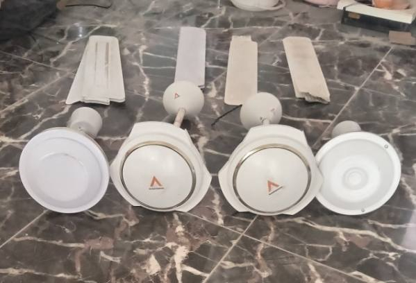 السلام عليكم غسالة هيتاشي حجم ٨ كيلو يرادله ماطور تنشيف فقط سعره ٤٠ ومراوح عدد ٤ آلوحده ب١٥ وساحبه سعره ١٠ بابل شارع ٦٠ قرب جسر الطهمازيه موبايل ***********
