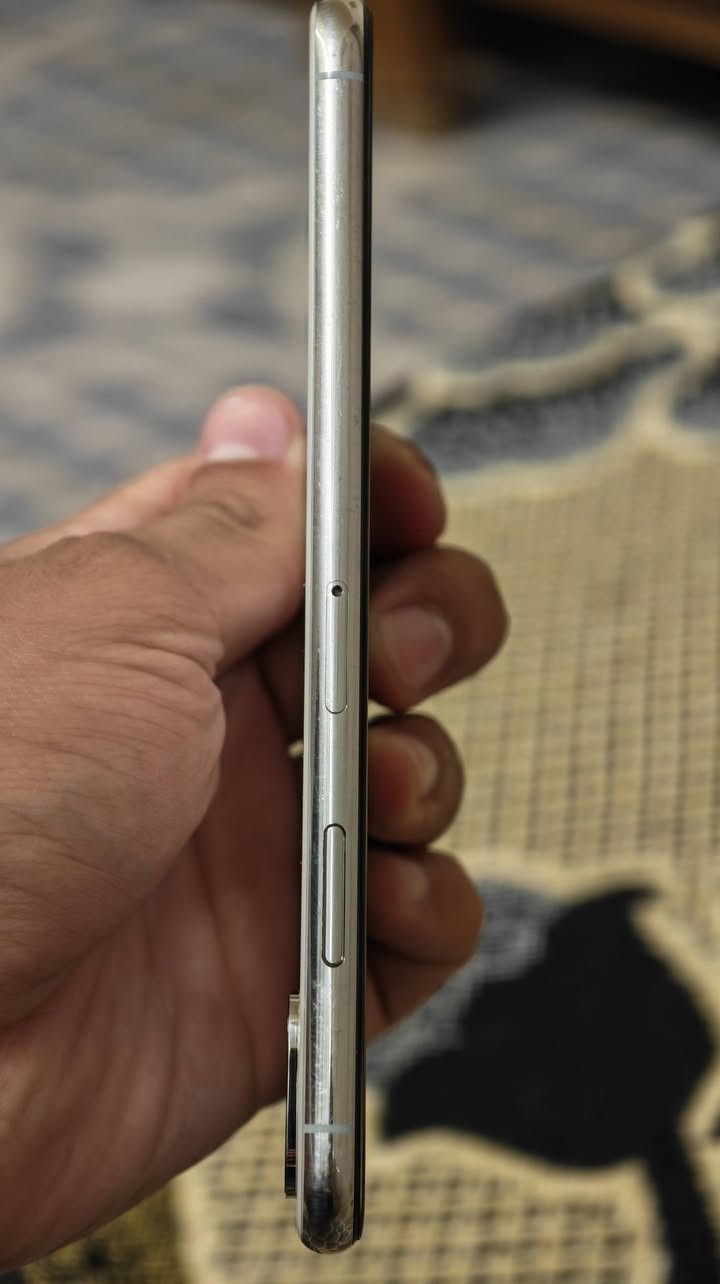 Xs max
آيفون مستعمل نظيف جداً
-ذاكره 256
-لون ابيض 🤍
-البطاريه الأصلية ما مبدله نسبتها 77%
-الجهاز لم يسبق فتحه أو تصليحه
-كلشي شغال مَا مبدل بيه اي شي ولا مفتوح وكاله.. 
🔴 لا يوجد ملحقااات -
هَذا رقمي ☎️ : ***********-
