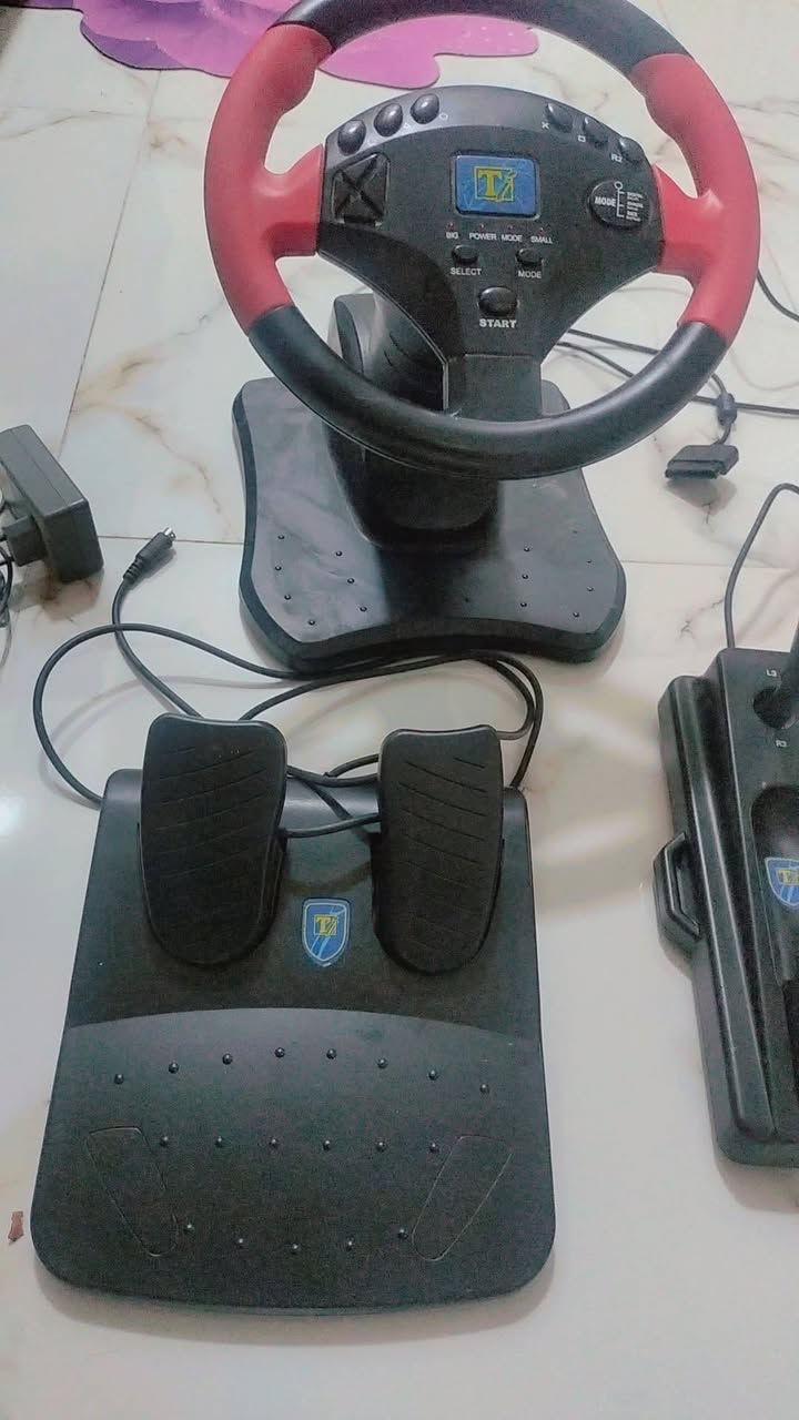 سلام عليكم دركسون جديد غير مستخدم شغال 100% للبيع السعر 75 الف فقط للاستفسار راسلني علة صفحتي او علة رقمي ***********
