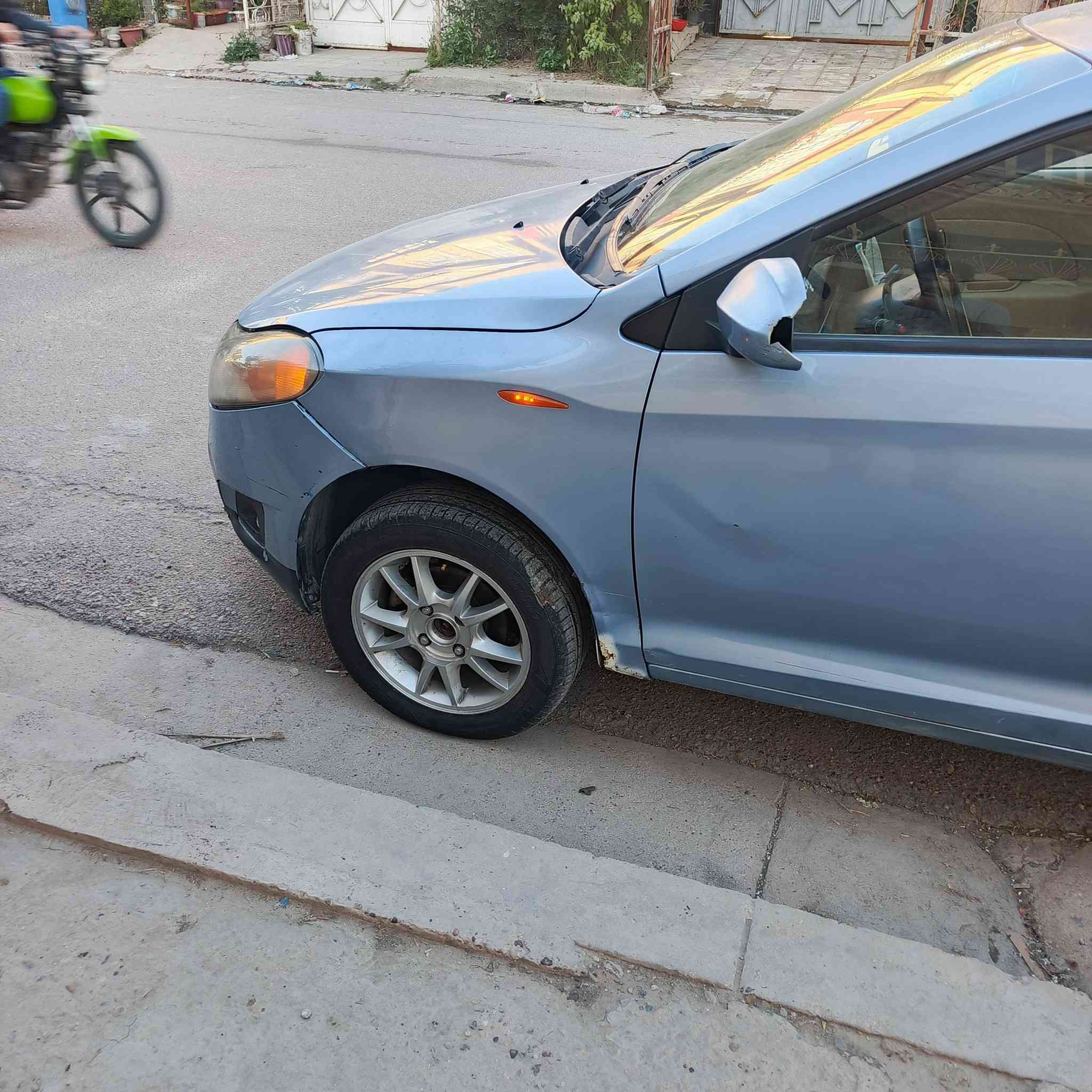 السلام عليكم  تحية طيبة للجميع فلاوين 2 2011
تفاصيل كاملة للمهتم بلشراء   حتى نكون على بينه أمام الله مااخليك تتعنى وتشوف غير شي هاي كلشي ذكرته بلمنشور واسف على إطالة 
  (عوزها بس تجفيت)
صدرها كله جديد الامامي طوبات طبلات  شمعات  دبلات بحيث حتى لوي الدبل بعده مدايس   قواعد دبل اذاين محرك ومال كير هم جبتها بس بعدني مشادها الحدادية الخلفي هم نظيفه ما بيها اي تقصير  بوش هاوزن دبل  بولبرنات كلهن نظيفات يعني صدر امامي خلفي كله جديد مسويه بالجديد عدا المشط. شغلات الكهربائية كلها مضبوطة من مراوح فان وتبريدها ثلج داينمو جديد قفل سنتر لوك جام كلشي  بيها  تخم نوزلات واير بلك قاعدة فيتبم كاملة جديدة شادها تخم تاير  نظيف  قايش تايمن كيس جديد ورولة ودشلي بشهر الواحد بدلتهن رولات الباقية كلهن نظيفات صوت المكينة ناعم بشهر ال١٢سويت كورها كلف ١٢٥ بس شغل واغراض الله شاهد كله اصلي اشتغلته السيارة مكينتها استندر وقابله للتجفيت لان نظيفه  واعتقد بس الرنگ جلس وكامت تدخن لان المكينة ناعمة. ونگرة سلف ..بريكها ممتاز  كير حاوية جديد كفائته١٠٠٪ .. بيها تصليح بخشم الشاصي فقط مسحوب صبغ نص بنيد وتريشة باب السائق  والباب الورة السائق جانب منه مرشوش شي على شي سيارة صفاحها حلوة وملمومة   بيها خياسات فقط الجاملغات الأمامية الذيل واحد مسوية والثاني لا نقص بطانة جاملغ فقط باقي دواخل مكفولة من نرمايد باب وجاملغات الخلفية دايمهن بلاد بدون تصليح مرشوشات زفت ابيض ومحافظ عليهن  
الله شاهد سيارة مصروف ومتعوب  عليها ومضبطها كل غراضها جديدة  سنوية  ب اسمي قفلها  من الاخير ٣٧٠٠ عراقي   *********** بغداد
