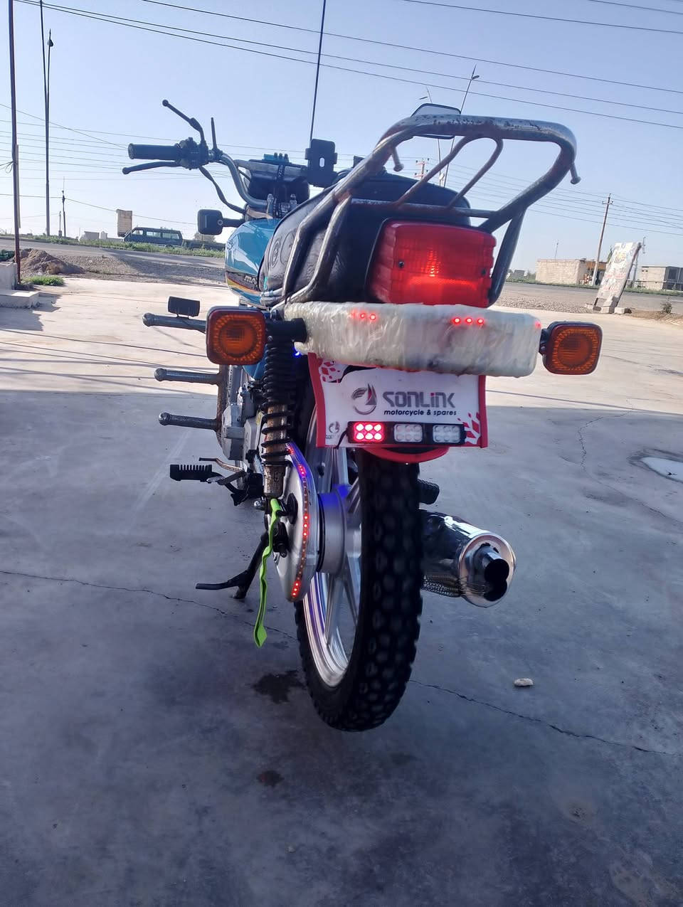 سلام دراجة سيفان البيع او امراوس
الموديل 19امحدث         مكينة او تنكي او صفاحيات 22

محرك خر من الله      كهرباءيات كاملة بس يرادله باتري 

السعر 375اويهة         مجال حك الجية الدراجة بدون او راق

اكقلك سرقة او عشاير.       العنوان اديالى شهربان جسر مهروت اتصل  ***********
