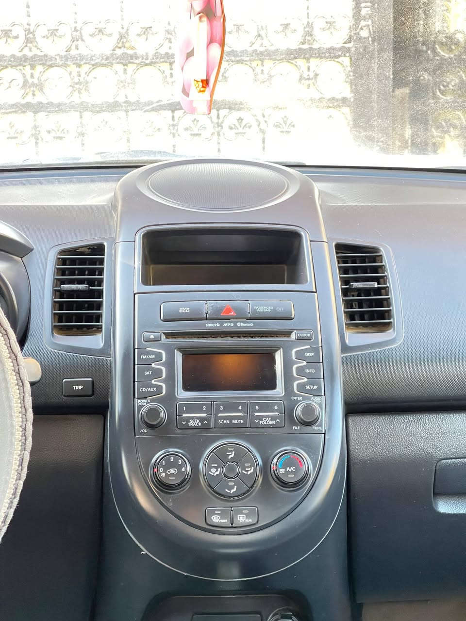 السلام عليكم ورحمة الله 
#للبيع
#صول 2013  محرك 1600 GDI 
#السعر  95 وبيها مجال بسيط
#السعر ٩٥ وبيها مجال بسيط
كتبته بالعربي وبالانكليزي حتى الكل تكدر تعرف السعر والتفاصيل مذكورة كلها
#الشراي اني خادم وعيوني اله
#المتعجبة السيارة  هم خادم اني واخلي على راسي

#حادث جاملغ الايمن ومعدل عالبارد فقط بدون تبديل او صبغ
وجزء من البنيد قريب الجاملغ الايمن مرشوش شويه كلير 
مكان السيارة بابل مركز المدينة 
#السيارة رقم بابل بأسمي تحويل ثاني يوم مااتعبك

#للاستفسار
***********
