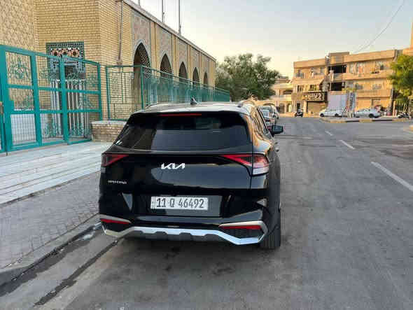 كيا سبورتج SX بريستيج 2023 
اللون اسود حادث باب السائق والباب الخلفه فقط يعني بجم كبس 
ايرباك البرده جهة السائق فقط باقي الايرباكات ستيرن ، دشبول كله سليم ع البلادي 
رقم بغداد بأسمي 
المواصفات :
بصمه ، تشغيل ، أبوآب ، صندوق ، بآنورامآ ، طكتين ، تشغيل عن بعد جنطه كهرباء بصمه ، دوسآت بلاديه من أمريكا
كشنآت خزن ميموري ، دوآخل كاربون فايبر سستم صوت سماعات ف
هآرمن كآردن ،
فول كشنات VIP جلد كهرباء USB تدفئه كشنات ,
شآشه دجتل سينمائي متصل دشبول كامل ، أنآره داخليه متغيره الألوآن ، دوسات ملون بجم العريض Sx , هاند بريك بصمه ، مانع انزلاق
دكمه أوتو هولد ، اوتو ستوب ، درآيڤ مود ، دكمه حساسات ، دكمه الكامرآت
قطعتين تبريد منفصل ،
تبريد بيآنو لمس وفول تحكم بيانو شاشه دكمه مانع أنحدآر ، شحن لآسلكي للفون رآدار أمامي ، رآدار جانبي ، رآدار خلفي ، تحديد مسآر ، سياقه ذآتيه ، خطوط الشارع توقف ذآتي أمامي ، توقف خلفي ذآتي ، ويل كب كروم 4 ، 9 عدسآت زنون عالي ناصي حسآسات خلفيه ، كامره أماميه ، كامره خلفيه ، بك لايتآت لدات ، اشارات مري ، نظام ترحيب يدات محرك 2500 المرغوب ,
فول تحكم ستيرن دعآيه ، أنآره دآخليه لمس ثلجيه ، فول نيكلات ،
مكان السياره بغداد - الاعظمية 
السعر 22500 وبيه مجال  سياره نضيفه مال بيت ماشيه 20 الف مايل يعني ٤٠ الف كيلو يعني جديده ***********
