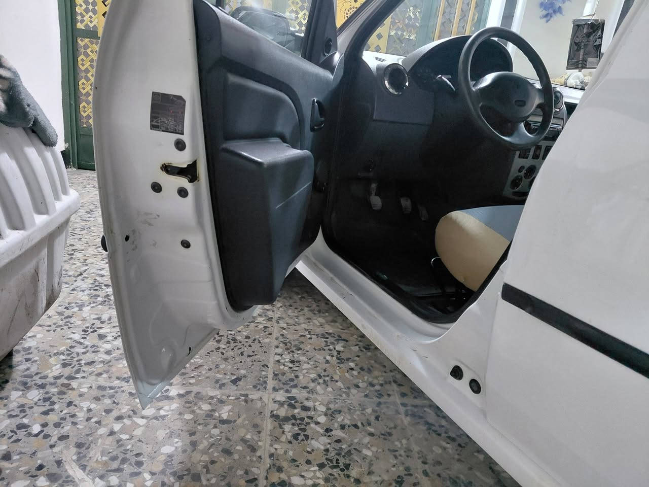 للبيع رينو لوكان موديل ١٠ كشر مكفول من ظربه والخياس بيهه تكحيل فقط وبارد قليل سياره مكينه كير صدر جديد تبريد كلشي شغال بيهه كهربائيات بلاد بدون جطل سنويه بااسمي رقم بغداد انكليزي هزه جديده تحول ثاني يوم سياره خير من الله مال بيت
سعر ٤٨ وبيهه مجال مكاني الشعب ***********
