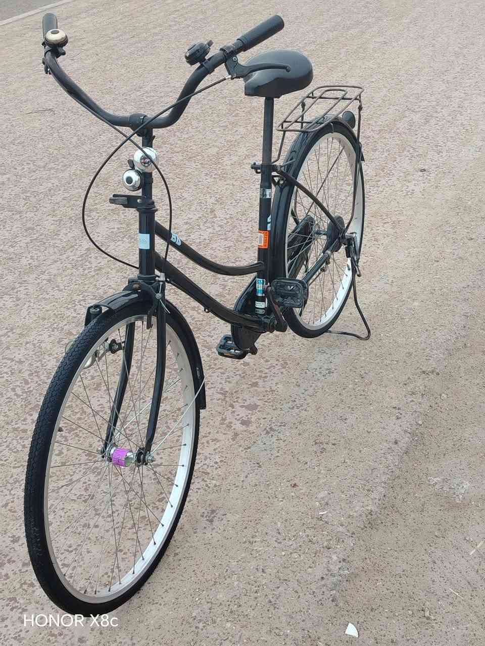 السلام عليكم 
بايسكل للبيع  سعر خاص***********
