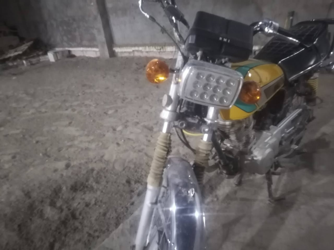 دراجه إيراني اصلي شرط مكتوب ع الشاصي شلامجه اصوليه أوراق منفيس دراجه جديده جاهزه من كلشي كير ومكينه بجيس مديل 22
السعر ٧٥٠ وبيه مجال 
***********
نجف شارع المطار
