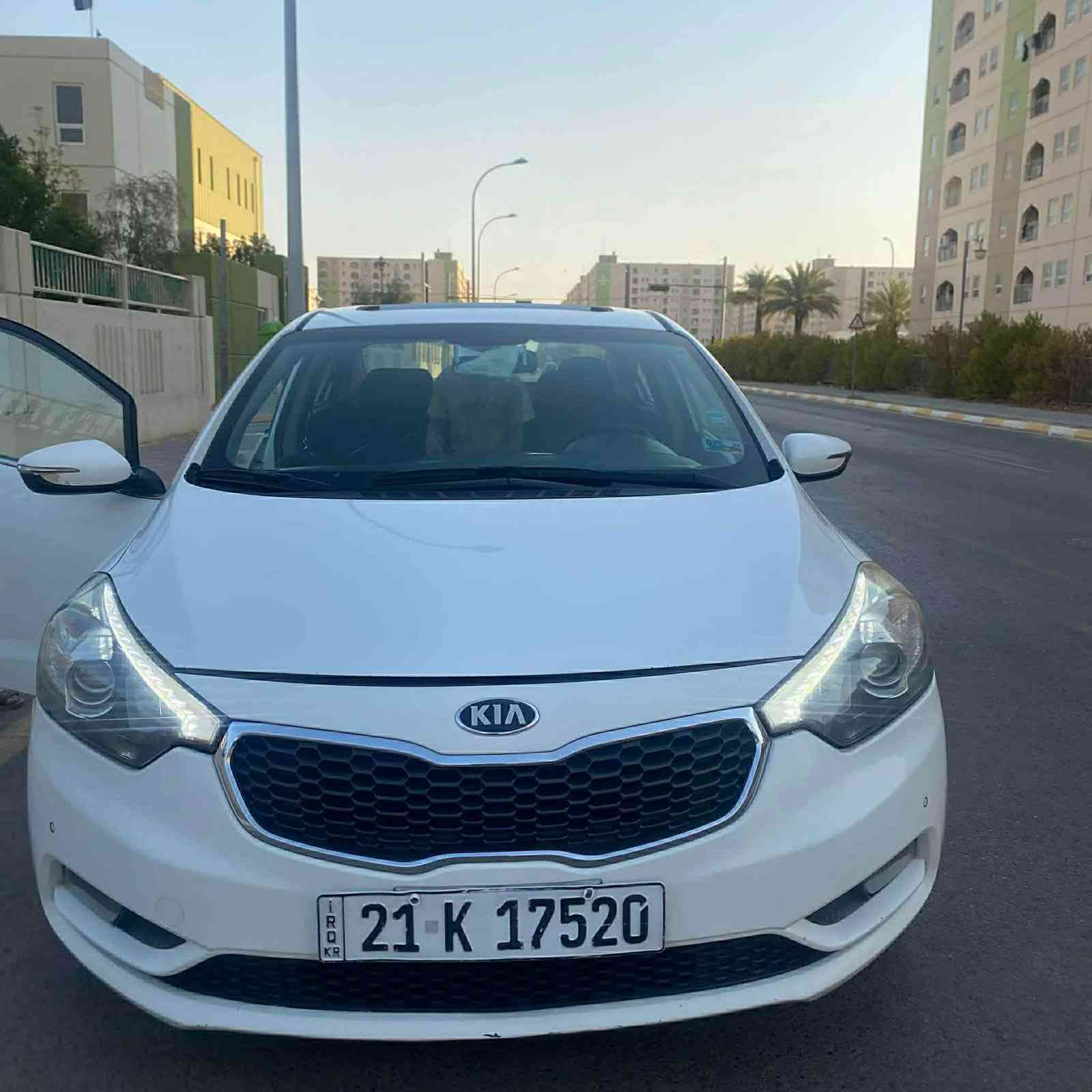 السلام عليكم سيراتو خليجي 2014
محركه 1600
1-فتحه سقف 
2-تحكم ستيرن
3-لد حاجب امامي خلفي 
سياره خير من الله مابيه صبغ السياره فقط بارد  السعر 127وبيها مجال جدا بسيط ترهم مراوس حسب القناعه مكان السياره الشعب شارع الصحه  
سيد غسان ***********
+964 783 311 7181
