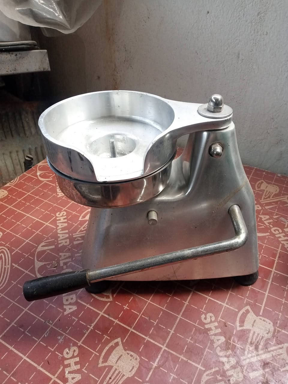 السلام عليكم اغراض مطعم للبيع قطاعة خضار مع قرص واحد 300 الف كاشير شاشه لمس بدون نظام مع طابعه 300 الف قالب همبركر 75 الف براد مقبلات 6 بلانكات 200 الف بغداد ***********
