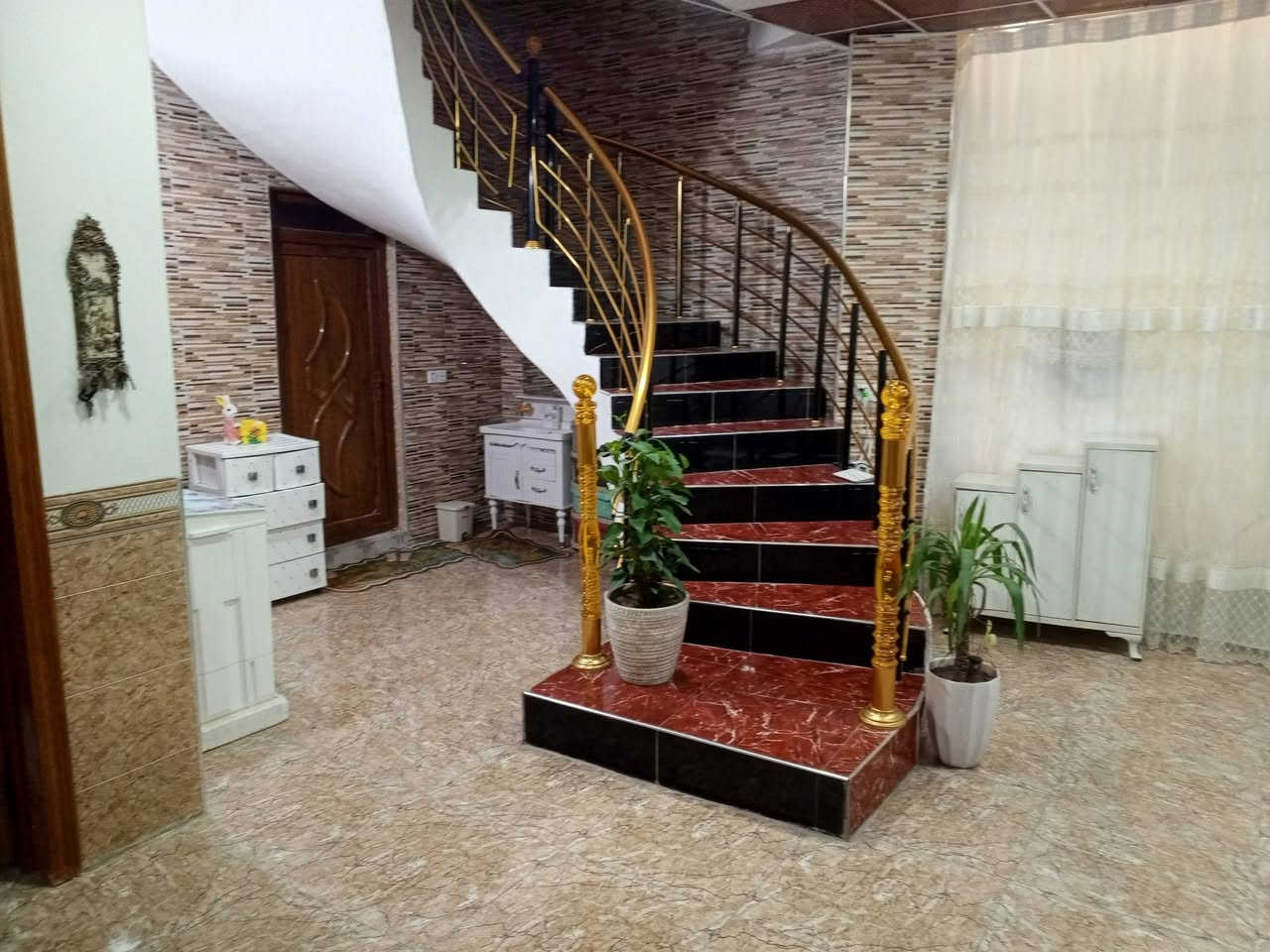 دار للبيع بعقوبة باب الدرب المساحه 360 طابو زراعي بسمي  للستفسار ***********
