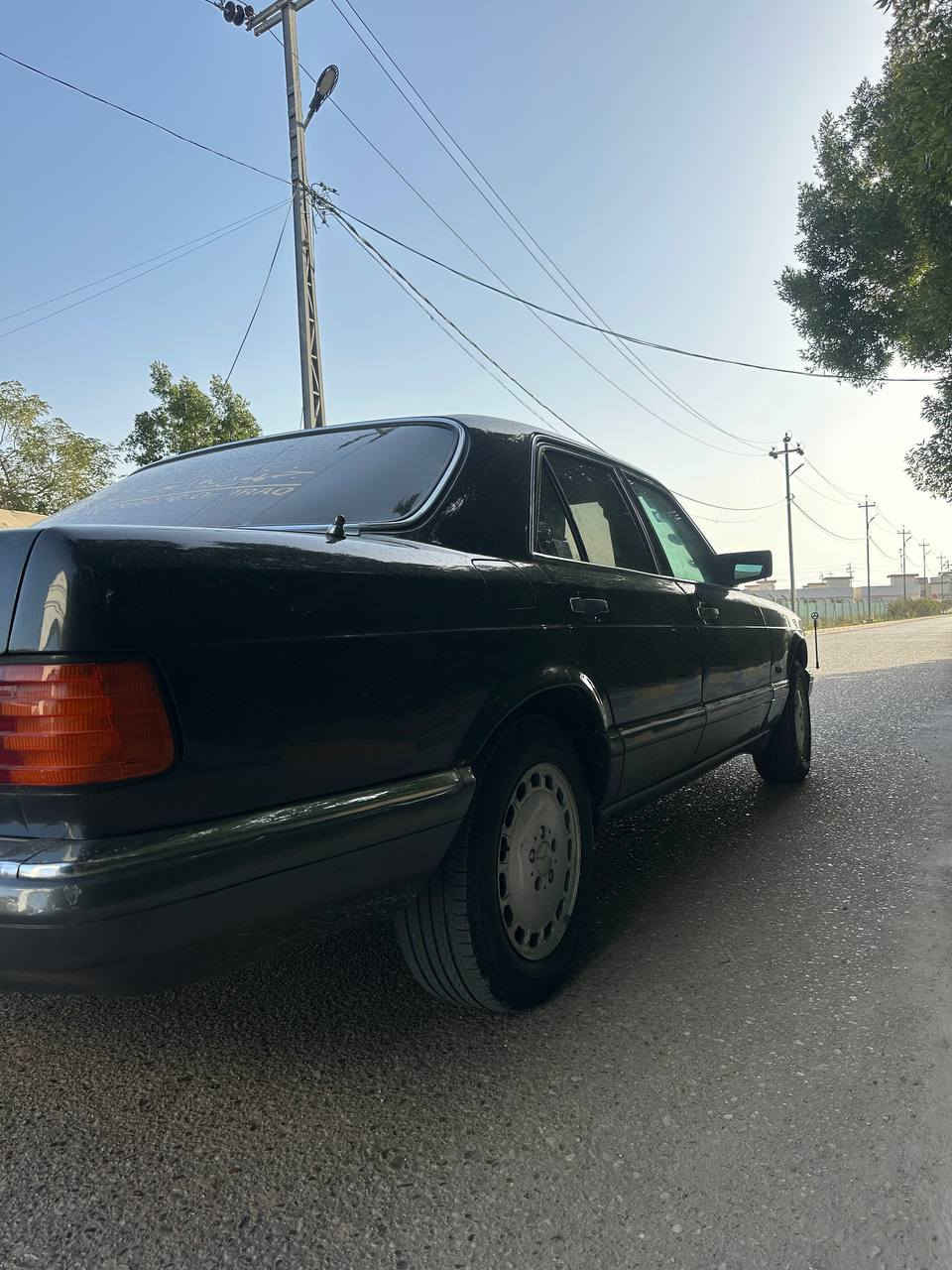 السلام عليكم
مارسدس جامبو باب قصير 
موديل 1989 بغداد دولي باسمي 
مكينه بلاد قبق اسود
تشگ الگاع شك 
اترايك وين ميعجبك  
كير ومكينه جدد خير من الله 
اريل كهرباء 
تبريد 
تخم تاير 
حداديه 70 %
سياره جدا نظيفه ما مغسوله احلى من الصور 
السعر 70
***********
