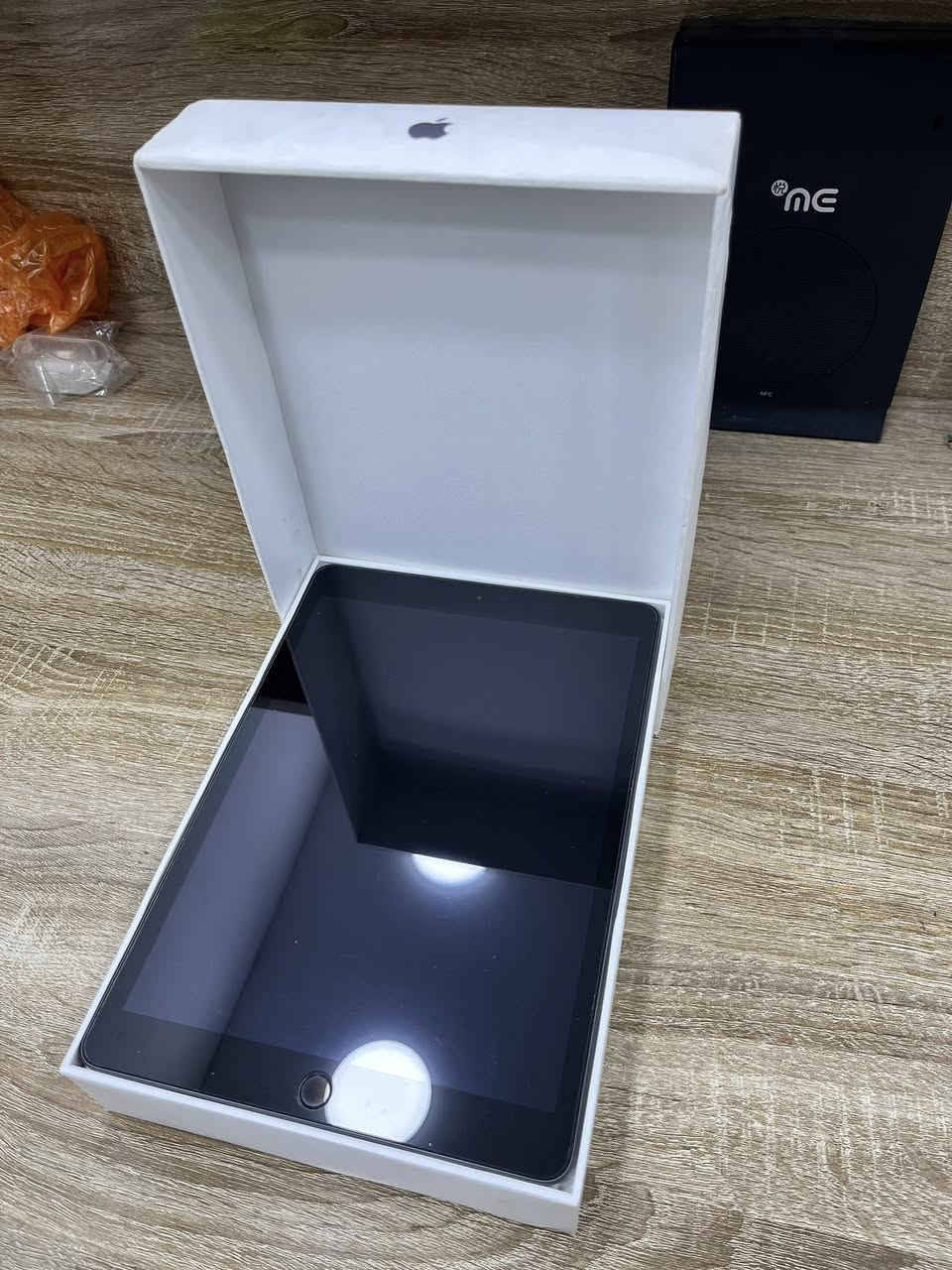 ايباد جيل السابع
ذاكره 128 
نضافه 100‎%‎ 
ممفتوح يحتاج بس بطاريه 
سعر 150 بي مجال
بغداد الكمايه ***********
