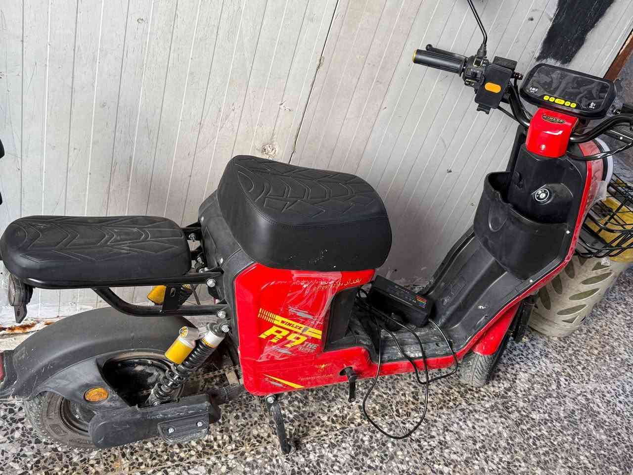 السلام عليكم عندي دراجه اخذتهه يوم الجمعه جديده وهذا وصلهه موجود للبيع للتواصل ***********
