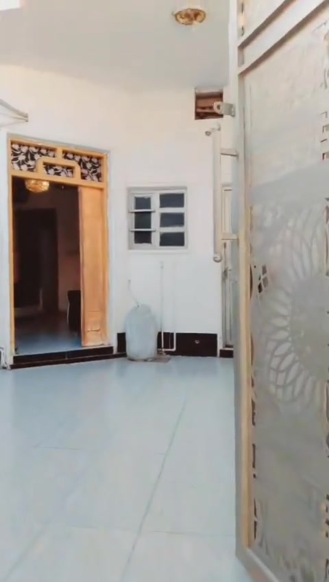 مشتمل للبيع 
الفلوجه حي الشهداء خلف عمارة علي نجيه 
المساحه 125
الواجه 6 وربع م
نزال 20م
شارع 8م مبلط
المشتمل مكون من مطبخ +استقبال+صاله+غرفتين+ حمام +كراج +حمام خارجي الفديوو موضح تفاصيل المشتمل
 السعر /70 بي مجال بسيط
الهاتف /***********
الهاتف /***********
