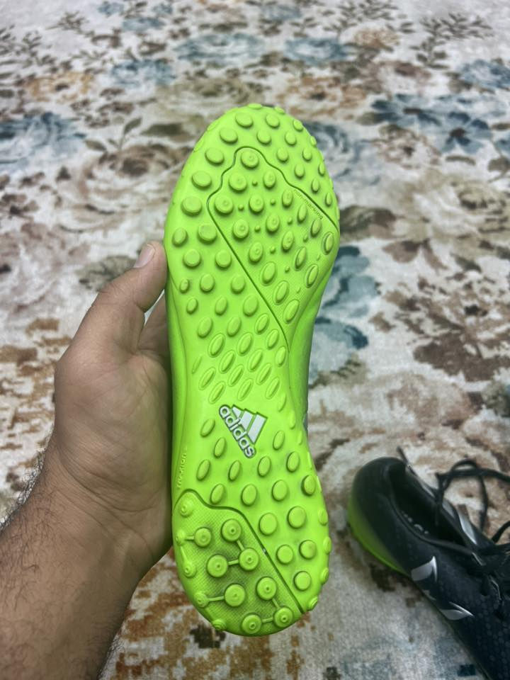 اديداس اصلي بالة 
قياس 41وربع
نظافه فول 
تخفيضات 
40الف مع التوصيل 
للحجز ***********
