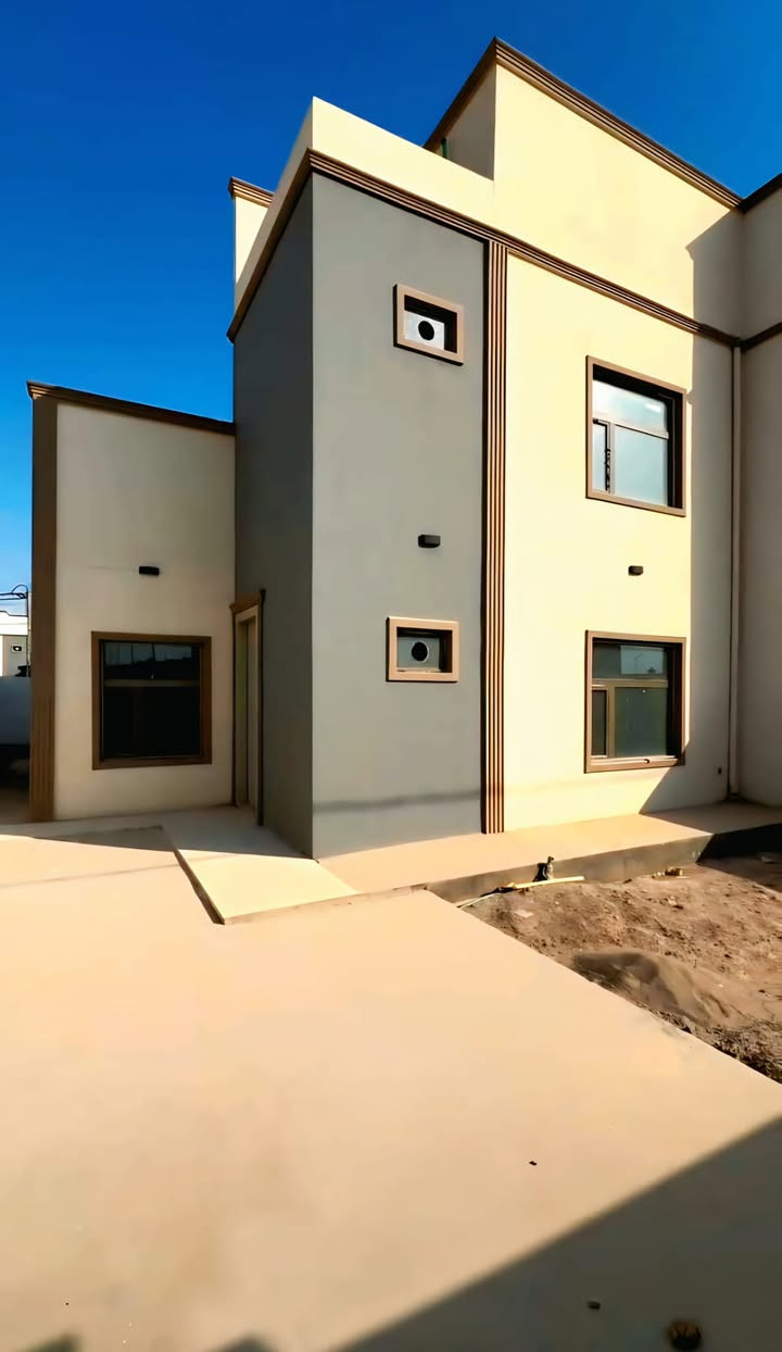 ✨ دار 200متر في مجمع الأميرات 2 السكني - جاهز للسكن 
الواصل 42 مليون دينار، سعر الكلي 122 مليون

يتكون البيت:
طابقين، غرفتين، بناء درجة أولى 
صالة كبيرة، استقبال، مطبخ، صحيات، كراج وحديقة

مبلغ المتبقي قسط: 320 ألف شهريًا، للمصرف العقاري 

📩 للمهتمين، اكتب (تم) في التعليقات لتصلك التفاصيل عبر الخاص.

📞  اتصال/واتساب ***********
📞  اتصال/واتساب ***********
