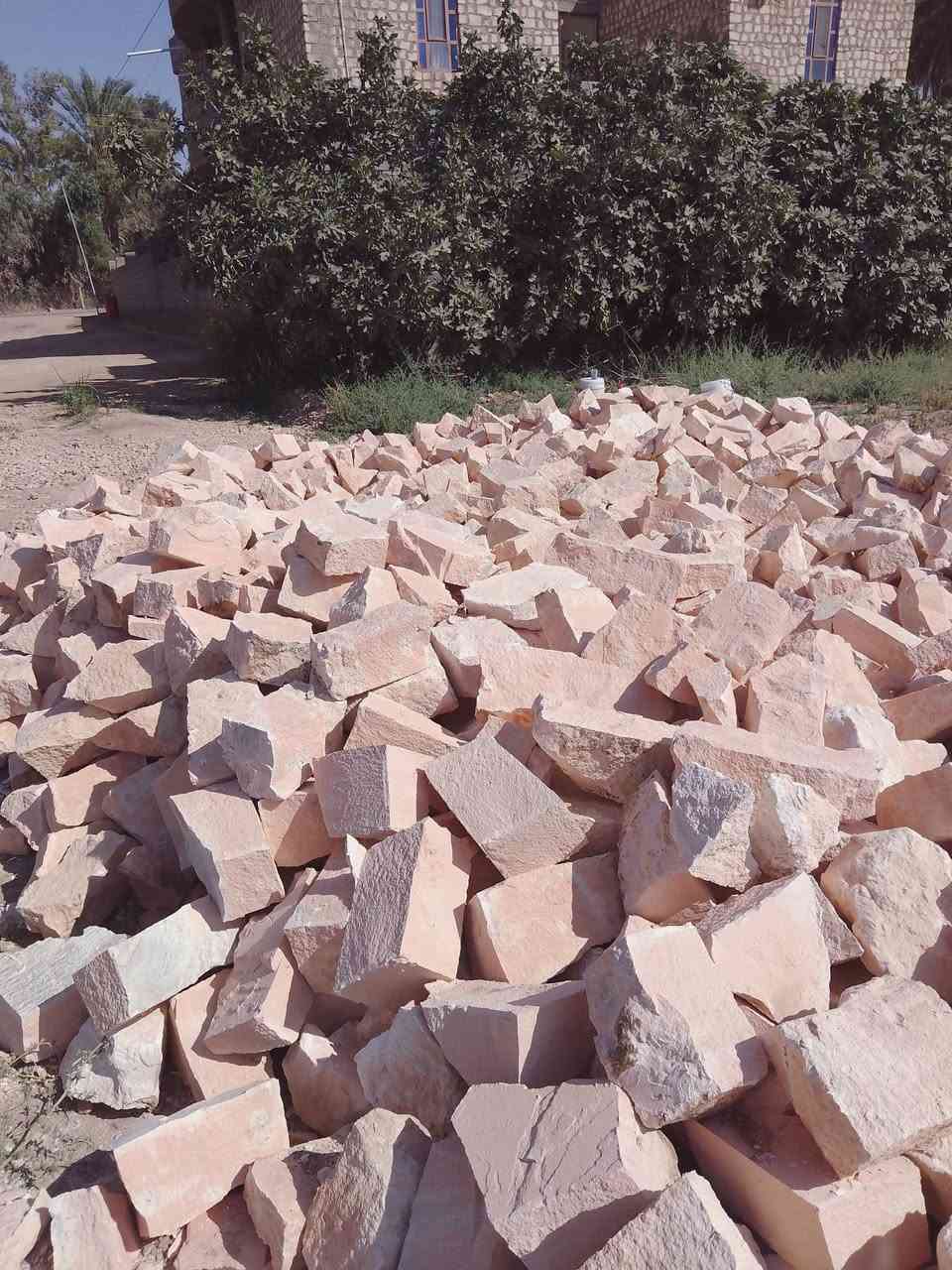 سلام عليكم اخوان متفرق مكسرجي حجر ابيض احمر شاميه جزيره    [ او تجهيز حجر  مكان. القائم      
]التصال عرقم او واتساب  ***********
