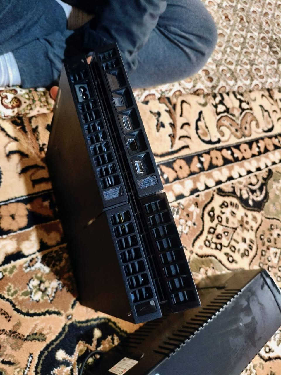 يوجد بلي 4 نضام 11ناضافه فوول 100٪معه معدات كامله وجوستك اثنين استفسار خاص او عله رقم ***********
